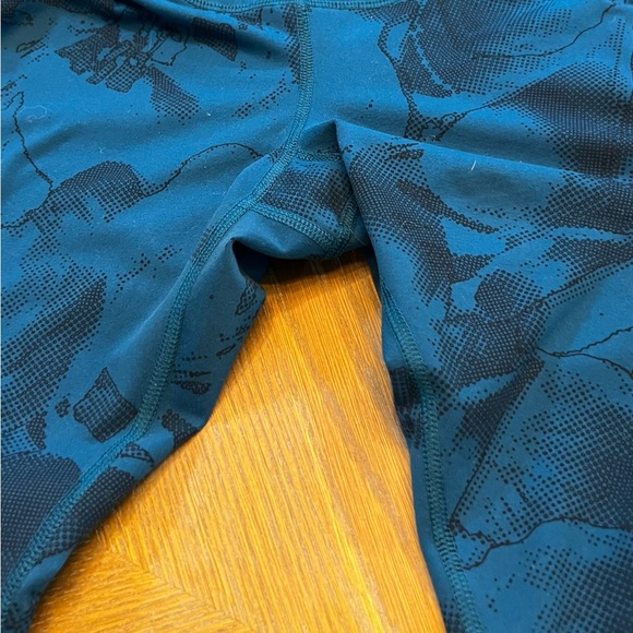 Old Navy Active • Blue Leggings w/ Floral Pattern - Picture 4 of 5